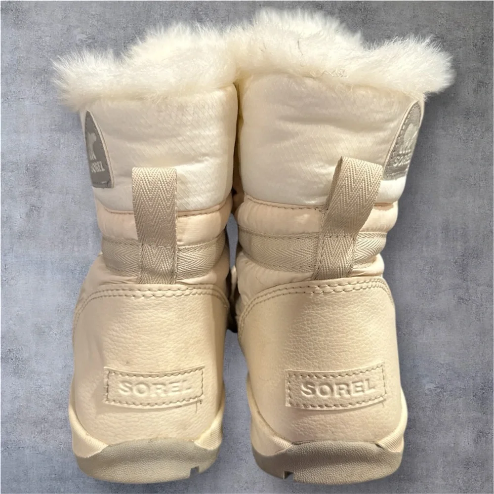 SOREL Whitney Short Lace Off-White Quilted Faux Fur-Lined Winter Boots Size 9
